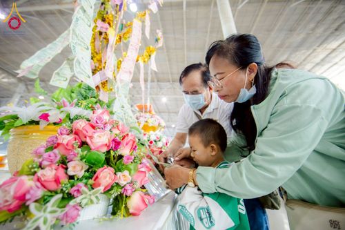 ภาพ No.277088:วันอาทิตย์ที่ 7 ธันวาคม พ.ศ. 2568 พิธีตักบาตรอาทิตย์ต้นเดือน ณ บ้านแก้วเรือนทองคุณยายฯ วัดพระธรรมกาย