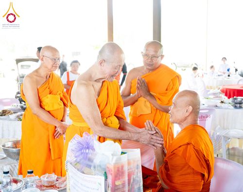 ภาพ No.149522:พิธีทักษิณานุปทานแด่บรรพชนตระกูลผ่องสวัสดิ์ และหมู่ญาติที่ล่วงลับไปแล้ว ประจำปี ครั้งที่ 19 วันพฤหัสบดีที่ 22 สิงหาคม พ.ศ. 2567 ณ พระมหาเจดีย์ทัตตชีโว ศูนย์อบรมเยาวชนกาญจนบุรี