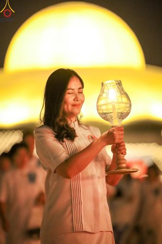 ภาพ No.160675:พิธีจุดประทีป 20,000 ดวง บูชาพระมหาธรรมกายเจดีย์ และบูชาพระมงคลเทพมุนี (สด จนฺทสโร) พระผู้ปราบมาร ณ ลานธรรม พระมหาธรรมกายเจดีย์ วัดพระธรรมกาย จ.ปทุมธานี วันที่ 10 ตุลาคม พ.ศ. 2567