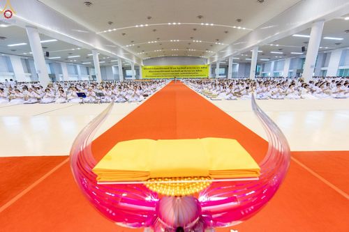 ภาพ No.277574:วันอาทิตย์ต้นเดือนที่ 7 ธันวาคม พ.ศ.2568 พิธีทอดผ้าป่าต้นสมบัติจักรพรรดิ ณ สภาธรรมกายสากล วัดพระธรรมกาย