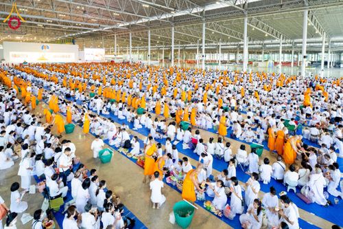 ภาพ No.223434:วันวิสาขบูชา วันอาทิตย์ที่ 11 พฤษภาคม พ.ศ. 2568 พิธีตักบาตร และปฎิบัติธรรม ณ สภาธรรมกายสากล วัดพระธรรมกาย