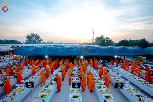 ภาพ No.109272:พิธีถวายภัตตาหารเป็นสังฆทาน แด่คณะพระธรรมยาตราฯ วันที่ 10 มกราคม พ.ศ. 2567 ณ อนุสรณ์สถานคลองบางนางแท่น อ.สามพราน จ.นครปฐม