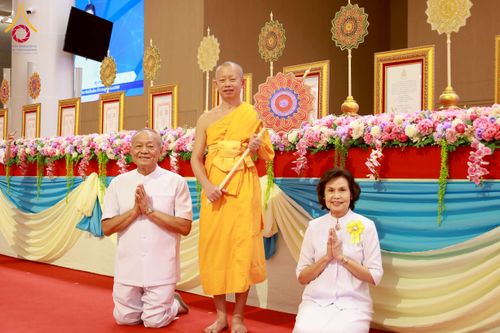 ภาพ No.232606:วันอาทิตย์ที่ 6 กรกฏาคม พ.ศ. 2568 พิธีมุทิตาสักการะพระครูสัญญาบัตร ปีพุทธศักราช 2568 ณ ห้องแก้วสารพัดนึก2 สภาธรรมกายสากล วัดพระธรรมกาย