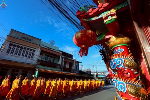 ภาพ No.248812:วันที่ 20 กันยายน พ.ศ. 2568 พิธีอัญเชิญรูปหล่อหลวงปู่วัดปากน้ำ ภาษีเจริญ จากวัดมงคลนิมิตร พระอารามหลวง เพื่อประดิษฐาน ณ วิหารพระมงคลเทพมุนี (สด จนฺทสโร)  ศูนย์ปฏิบัติธรรมภูเก็ต จ.ภูเก็ต