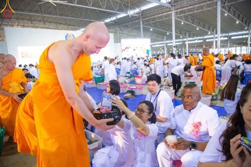 ภาพ No.207326:พิธีตักบาตร และปฏิบัติธรรมช่วงสาย ในวันมาฆบูชา วันพุธที่ 12 กุมภาพันธ์ พ.ศ. 2568 ณ วัดพระธรรมกาย จังหวัดปทุมธานี