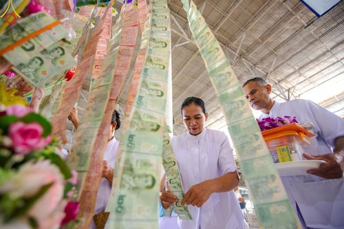 ภาพ No.167585:พิธีตักบาตรและพิธีบูชาข้าวพระ ในวันอาทิตย์ที่ 3 พฤศจิกายน พ.ศ. 2567 ณ วัดพระธรรมกาย