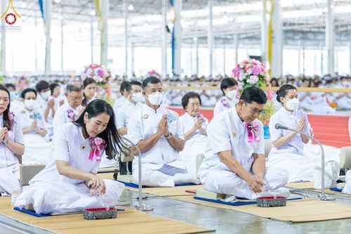 ภาพ No.99882:พิธีทอดผ้าป่า ต้นสมบัติจักรพรรดิ ในวันอาทิตย์ที่ 3 ธันวาคม พ.ศ. 2566 ณ สภาธรรมกายสากล วัดพระธรรมกาย จ.ปทุมธานี