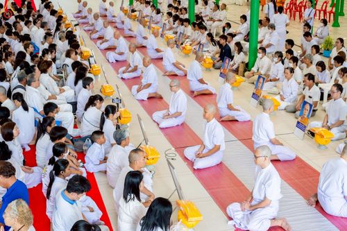 ภาพ No.228952:วันเสาร์ที่ 14 มิถุนายน พ.ศ. 2568 พิธีเวียนประทักษิณ , พิธีขอขมารับผ้าไตร ในโครงการบรรพชาอุปสมบทหมู่ ผู้บริหารรุ่นที่ 15 และ อุดมศึกษา รุ่นที่ 52 ณ โบสถ์พระไตรปิฎก วัดพระธรรมกาย