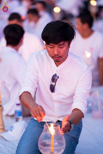 ภาพ No.109667:พิธีจุดประทีปถวายเป็นพุทธบูชา และบูชาธรรมมหาปูชนียาจารย์ วันที่ 10 มกราคม พ.ศ. 2567 ณ อนุสรณ์สถานคลองบางนางแท่น อ.สามพราน จ.นครปฐม