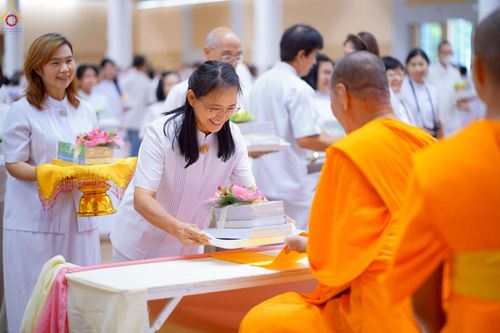 ภาพ No.225439:วันอาทิตย์ที่ 18 พฤษภาคม พ.ศ. 2568 พิธีร่วมบุญการศึกษา พระภิกษุ สามเณร ณ ห้องแก้วสารพัดนึก 2 วัดพระธรรมกาย