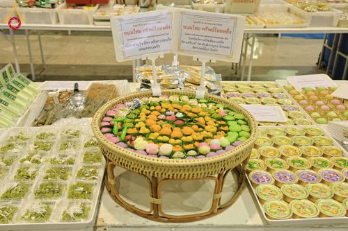 ภาพ No.204455:พิธีถวายภัตตาหารเป็นสังฆทาน แด่พระธรรมยาตรา ณ วัดพระธรรมกาย ตำบลคลองสาม อำเภอคลองหลวง จังหวัดปทุมธานี ในโครงการธรรมยาตรา กตัญญูบูชา มหาปูชนียาจารย์ พระมงคลเทพมุนี(สด จนฺทสโร) พระผู้ปราบมาร อนุสรณ์สถาน 7 แห่ง ปีที่ 13 วันที่ 31 มกราคม พ.ศ. 2568