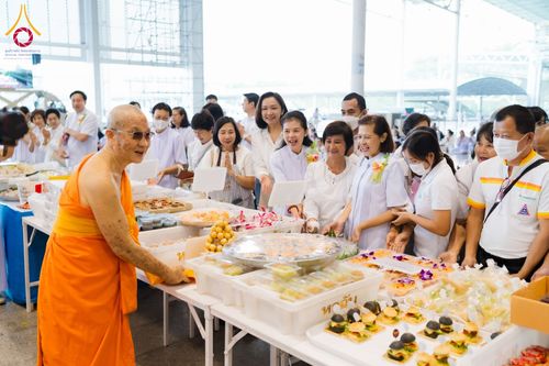 ภาพ No.121657:พิธีถวายภัตตาหารเป็นสังฆทาน แด่คณะพระธรรมยาตรา ปีที่ 12 วันที่ 31 มกราคม พ.ศ. 2567 ณ สภาธรรมกายสากล วัดพระธรรมกาย