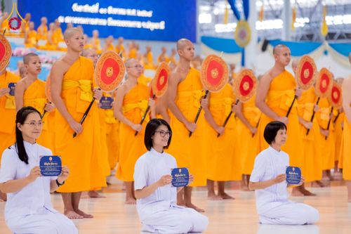 ภาพ No.237533:วันอาทิตย์ที่ 10 สิงหาคม พ.ศ.2568 พิธีมอบใบประกาศเกียรติคุณ โครงการสอบบาลี "ฉลองแชมป์" บูชาธรรม 80 ปี หลวงพ่อธัมมชโย ประจำปี 2568 และ พิธีมอบดวงแก้วสามเณรทรงบาลีไวยากรณ์ ณ สภาธรรมกายสากล วัดพระธรรมกาย ปทุมธานี