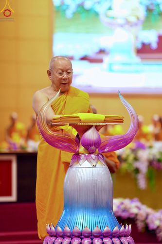 ภาพ No.160340:พิธีทอดผ้าป่าสมทบกฐินวัดพระธรรมกาย และสมทบกฐิน 30,000 วัดทั่วไทย ครั้งที่ 3 ณ สภาธรรมกายสากล วัดพระธรรมกาย วันพฤหัสบดีที่ 10 ตุลาคม พ.ศ. 2567