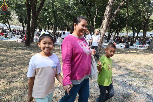 ภาพ No.194082:วัดพระธรรมกาย จัดงานวันเด็กแห่งชาติ ประจำปี พ.ศ.2568 ออกร้านอาหาร 200 ร้าน มอบของขวัญหลายหมื่นชิ้น วันที่ 12 มกราคม พ.ศ. 2568 วัดพระธรรมกาย อ.คลองหลวง จ.ปทุมธานี