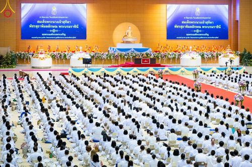 ภาพ No.139282:พิธีตักบาตร , พิธีบูชาข้าวพระ ณ ห้องแก้วสารพัด 1 สภาธรรมกายสากล วัดพระธรรมกาย วันอาทิตย์ต้นเดือนที่ 2 มิถุนายน พ.ศ. 2567