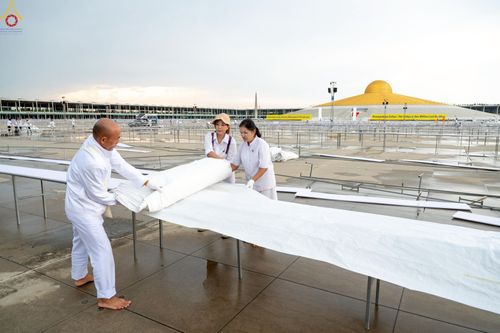 ภาพ No.225273:วันที่ 20 - 27 เมษายน พ.ศ. 2568 "ภาพแห่งความปลื้มที่ไม่มีวันจบ" คณะสงฆ์สามเณร เจ้าหน้าที่ และสาธุชน ร่วมแรงร่วมใจกันเตรียมงานและเก็บงาน เพื่อวันคุ้มครองโลก พิธีถวายมหาสังฆทานคณะสงฆ์ 40,000 กว่าวัดทั่วประเทศ