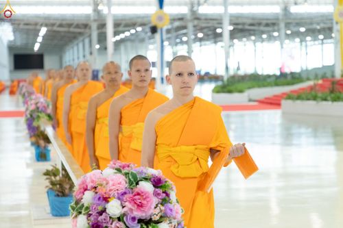 ภาพ No.240909:วันพุธที่ 27 สิงหาคม พ.ศ. 2568 พิธีทอดผ้าป่าเพื่อสร้างอาคาร  82 ปี หลวงพ่อธัมมชโย สมทบกฐินวัดพระธรรมกาย และกฐิน 30,000 วัดทั่วประเทศ ครั้งที่ 1