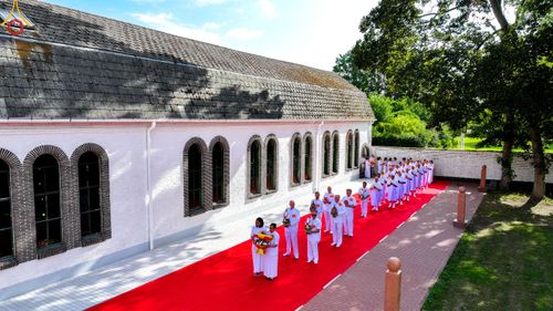 ภาพ No.83814:พิธีเวียนประทักษิณ,พิธีบรรพชาและพิธีอุปสมบทหมู่ ในโครงการอบรมพระธรรมทายาทในทวีปยุโรป  รุ่นที่ 9 วันอาทิตย์ที่ 16 กรกฎาคม พ.ศ. 2566 ณ วัดพระธรรมกายเบเนลักซ์  ประเทศเบลเยียม