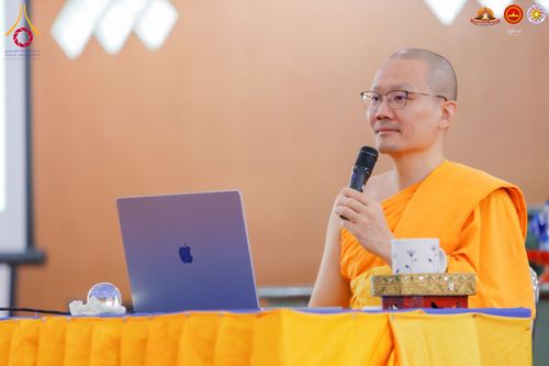 ภาพ No.283555:วันอาทิตย์ที่ 21 ธันวาคม  2568 พิธีบิณฑบาตฉลองสามเณรใหม่ ประเทศอินโดนีเซีย