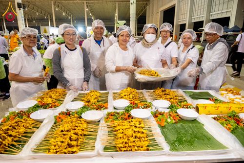 ภาพ No.303023:วันที่ 26 มกราคม พ.ศ. 2569 พิธีถวายภัตตาหารเป็นสังฆทาน แด่พระธรรมยาตรา ณ วัดพระธรรมกาย  จังหวัดปทุมธานี ในโครงการธรรมยาตรา กตัญญูบูชา มหาปูชนียาจารย์ พระมงคลเทพมุนี(สด จนฺทสโร) พระผู้ปราบมาร อนุสรณ์สถาน 7 แห่ง ปีที่ 14