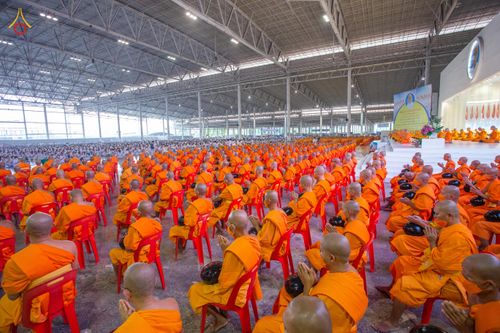 ภาพ No.76817:พิธีตักบาตรข้าวสารอาหารแห้ง  ณ บ้านแก้วเรือนทองคุณยายฯ สภาธรรมกายสากล  วัดพระธรรมกาย จ.ปทุมธานี  ในวันอาทิตย์ต้นเดือนที่ 6 มีนาคม พ.ศ. 2566