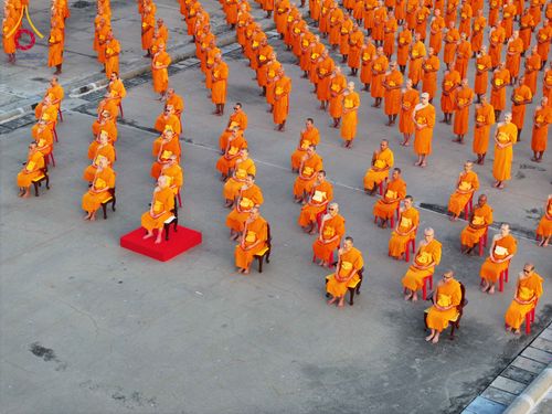 ภาพ No.285242:วันจันทร์ที่ 15 ธันวาคม พ.ศ.2568  บันทึกภาพหมู่ประวัติศาสตร์ โครงการบรรพชาอุปสมบทหมู่  รุ่นบูชาธรรมมหาปูชนียาจารย์ ประจำปี 2568 ณ ลานธรรมมหาธรรมกายเจดีย์ วัดพระธรรมกาย