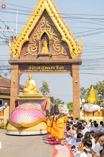 ภาพ No.290580:วันที่ 7 มกราคม พ.ศ. 2569 พิธีต้อนรับพระธรรมยาตรา ณ อนุสรณ์สถานลำดับที่ 2  สถานที่ตั้งมโนปณิธานบวชตลอดชีวิต อนุสรณ์สถานคลองบางนางแท่น (ภาพชุดที่ 2) อ.สามพราน จ.นครปฐม ในโครงการธรรมยาตรา กตัญญูบูชา มหาปูชนียาจารย์ พระมงคลเทพมุนี(สด จนฺทสโร) พระผู้ปราบมาร 