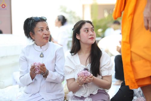 ภาพ No.295259:วันที่ 16 มกราคม พ.ศ. 2569 พิธีต้อนรับพระธรรมยาตรา อนุสรณ์สถานลำดับที่ 4 (ภาพชุดที่ 2) สถานที่เกิดด้วยกายธรรม ณ วัดโบสถ์บน ต.บางคูเวียง จ.นนทบุรี ในโครงการธรรมยาตรา กตัญญูบูชา มหาปูชนียาจารย์ พระมงคลเทพมุนี(สด จนฺทสโร) พระผู้ปราบมาร อนุสรณ์สถาน 7 แห่ง ปี