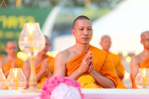 ภาพ No.292077:วันที่ 10 มกราคม พ.ศ. 2569 พิธีจุดประทีปถวายเป็นพุทธบูชา และบูชาธรรมมหาปูชนียาจารย์  ณ อนุสรณ์สถานคลองบางนางแท่น อ.สามพราน จ.นครปฐม ในโครงการธรรมยาตรา กตัญญูบูชา มหาปูชนียาจารย์ พระมงคลเทพมุนี(สด จนฺทสโร) พระผู้ปราบมาร อนุสรณ์สถาน 7 แห่ง ปีที่ 14