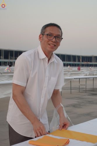 ภาพ No.321230:วันที่ 10-11 เมษายน พ.ศ.2569 การเตรียมกล่องไทยธรรม และการติดผ้ารับประเคน เพื่องานถวายมหาสังฆทาน 40,000 กว่าวัดทั่วประเทศ วันคุ้มครองโลก 22 เมษายน พ.ศ.2569 วัดพระธรรมกาย