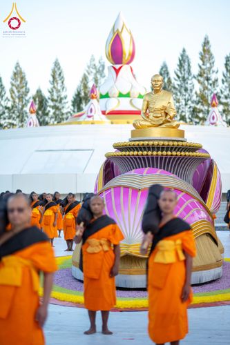 ภาพ No.290656:วันที่ 8 มกราคม พ.ศ. 2569 พระธรรมยาตราปฏิบัติธรรม และถ่ายภาพหมู่ประวัติศาสตร์ ในโครงการธรรมยาตรา กตัญญูบูชามหาปูชนียาจารย์ พระมงคลเทพมุนี(สด จนฺทสโร) พระผู้ปราบมาร อนุสรณ์สถาน 7 แห่ง ปีที่ 14 ณ อนุสรณ์สถานคลองบางนางแท่น อ.สามพราน จ.นครปฐม