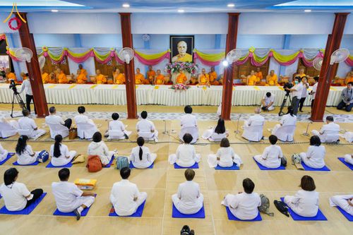 ภาพ No.295840:วันที่ 17 มกราคม พ.ศ. 2569 พิธีถวายภัตตาหารเป็นสังฆทาน แด่พระธรรมยาตรา ณ วัดโบสถ์บน ต.บางคูเวียง จ.นนทบุรี อนุสรณ์สถานลำดับที่ 4 สถานที่เกิดด้วยกายธรรม ในโครงการธรรมยาตรา กตัญญูบูชา มหาปูชนียาจารย์ พระมงคลเทพมุนี(สด จนฺทสโร) พระผู้ปราบมาร อนุสรณ์สถาน 7 แ