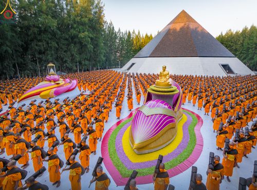 ภาพ No.106257:พระธรรมยาตราร่วมปฏิบัติธรรม และถ่ายภาพหมู่ประวัติศาสตร์ ในโครงการธรรมยาตรากตัญญูบูชา มหาปูชนียาจารย์ พระมงคลเทพมุนี(สด จนฺทสโร) พระผู้ปราบมาร  อนุสรณ์สถาน 7 แห่ง ปีที่ 12  วันที่ 4 มกราคม พ.ศ. 2567  ณ อนุสรณ์สถานมหาวิหารพระมงคลเทพมุนี จ.สุพรรณบุรี