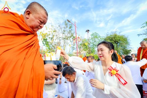 ภาพ No.313976:วันอาทิตย์ที่ 14 มีนาคม พ.ศ. 2569 ทำบุญเมืองหาดใหญ่ตักบาตรพระ 1,109 รูป เติมบุญใหญ่ หลังวิกฤตมหาอุทกภัย ณ ซุ้มประตูไชน่าทาวน์ ถนนศุภสารรังสรรค์ อ.หาดใหญ่ จ.สงขลา