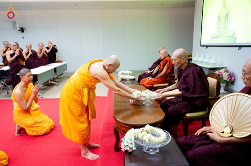 ภาพ No.325563:วันที่ 24 เมษายน พ.ศ.2569 หลวงพ่อทัตตชีโว รองเจ้าอาวาสวัดพระธรรมกาย ถวายการต้อนรับและปฏิสันถารคณะสงฆ์เมียนมาร์