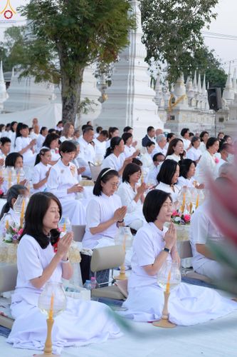 ภาพ No.293973:วันที่ 14 มกราคม พ.ศ. 2569 พิธีจุดประทีปถวายเป็นพุทธบูชา และบูชาธรรมมหาปูชนียาจารย์  ณ วัดสองพี่น้อง ต.ต้นตาล อ.สองพี่น้อง จ.สุพรรณบุรี ในโครงการธรรมยาตรา กตัญญูบูชา มหาปูชนียาจารย์ พระมงคลเทพมุนี(สด จนฺทสโร) พระผู้ปราบมาร อนุสรณ์สถาน 7 แห่ง ปีที่ 14