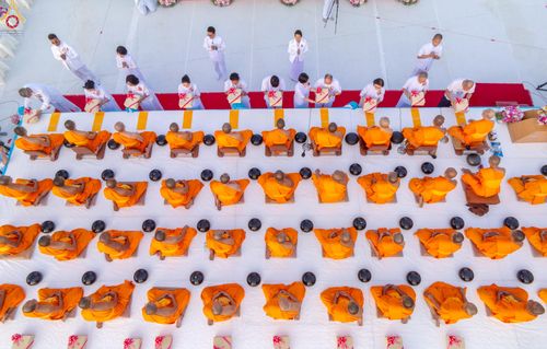 ภาพ No.302545:วันที่ 24 มกราคม พ.ศ. 2569 พิธีตักบาตรพระธรรมยาตรา ณ อนุสรณ์สถานลำดับที่ 5 สถานที่เผยแผ่วิชชาธรรมกายครั้งแรก อนุสรณ์สถานบางปลา วัดบางปลา อำเภอบางเลน จังหวัดนครปฐม ในโครงการธรรมยาตรา กตัญญูบูชา มหาปูชนียาจารย์ พระมงคลเทพมุนี(สด จนฺทสโร) พระผู้ปราบมาร อนุส