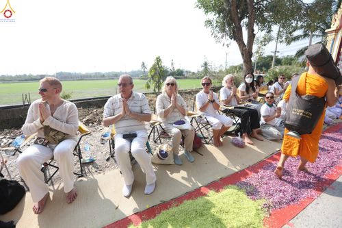 ภาพ No.299381:วันที่ 18 มกราคม พ.ศ. 2569 พิธีต้อนรับพระธรรมยาตรา ณ อนุสรณ์สถานลำดับที่ 5 สถานที่เผยแผ่วิชชาธรรมกายครั้งแรก อนุสรณ์สถานบางปลา วัดบางปลา อำเภอบางเลน จังหวัดนครปฐม ในโครงการธรรมยาตรา กตัญญูบูชา มหาปูชนียาจารย์ พระมงคลเทพมุนี(สด จนฺทสโร) พระผู้ปราบมาร อนุส