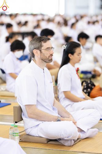 ภาพ No.105489:พิธีปฏิบัติธรรมและพิธีบูชาข้าวพระ ในวันจันทร์ที่ 1 มกราคม พ.ศ. 2567 ณ สภาธรรมกายสากล วัดพระธรรมกาย