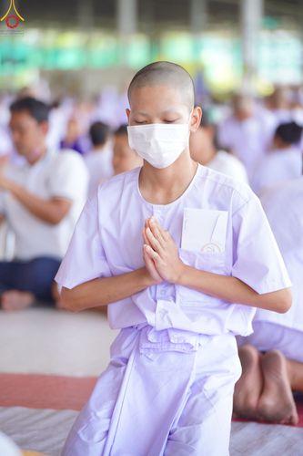 ภาพ No.79347:พิธีขอขมา มอบบาตรและผ้าไตร ในโครงการบรรพชาสามเณรฟื้นฟูพระพุทธศาสนาทั่วไทย โครงการอบรมยุวธรรมทายาท มัชฌิมธรรมทายาท และธรรมทายาทรุ่นอุดมศึกษา ณ สภาธรรมกายสากล วัดพระธรรมกาย วันเสาร์ที่ 1 เมษายน พ.ศ. 2566