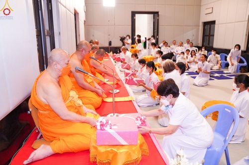 ภาพ No.78579:พิธีต้อนรับสัญญาบัตร พัดยศ ผ้าไตรและถวายมุทิตาสักการะฯ พระครูสิทธิรัตนวิเทศ และ พระครูวิเทศสันติคุณ วันอังคารที่ 28 มีนาคม พ.ศ. 2566 ณ อุโบสถวัดพระธรรมกาย