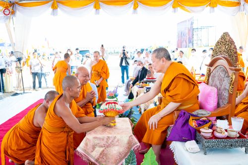 ภาพ No.79514:พิธีเททองหล่อพระประธาน ประจำอุโบสถวัดสายสุวพรรณ ณ มณฑลพิธีฯ ธรรมอุทยาน สัตตมหาสถาน หน้าอุโบสถวัดสายสุวพรรณ ต.คลองสี่ อ.คลองหลวง จ.ปทุมธานี วันเสาร์ที่ 1 เมษายน พ.ศ. 2566