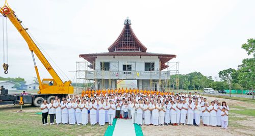 ภาพ No.83305:พิธีถวายสังฆทานคณะสงฆ์ 85 รูป  และพิธีทอดผ้าป่ายกช่อฟ้าดวงแก้ว มหาวิหารหลวงปู่  วันอาทิตย์ที่ 18 มิถุนายน 2566 ณ ศูนย์ปฏิบัติธรรมภาคใต้ อ.บางกล่ำ จ.สงขลา