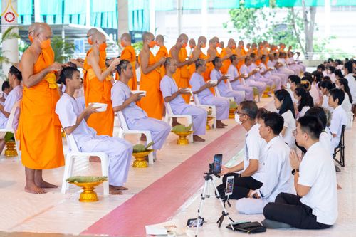ภาพ No.83574:พิธีตัดปอยผมและปลงผม ในโครงการบรรพชาอุปสมบทหมู่ ธรรมทายาทรุ่นเข้าพรรษา ณ วัดพระธรรมกาย วันอาทิตย์ที่ 16 กรกฎาคม พ.ศ.2566