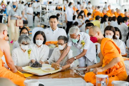 ภาพ No.84029:พิธีบุพเปตพลี ครั้งที่ 137 ร่วมอุทิศบุญกุศลแด่หมู่ญาติที่ล่วงลับไปแล้ว และสืบทอดอายุพระพุทธศาสนา ในวันจันทร์ที่ 17 กรกฎาคม พ.ศ. 2566 ณ หอฉันคุณยายอาจารย์ฯ วัดพระธรรมกาย