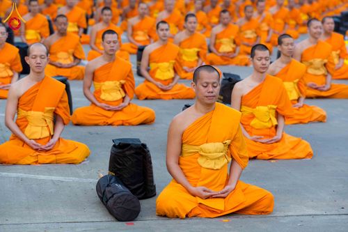 ภาพ No.297297:วันที่ 15 มกราคม พ.ศ.2569 พระธรรมยาตราปฏิบัติธรรมและถ่ายภาพหมู่ประวัติศาสตร์ อนุสรณ์สถานลำดับที่ 4 สถานที่เกิดด้วยกายธรรม  ณ วัดโบสถ์บน ต.บางคูเวียง จ.นนทบุรี ในโครงการธรรมยาตรา กตัญญูบูชา มหาปูชนียาจารย์ พระมงคลเทพมุนี(สด จนฺทสโร) พระผู้ปราบมาร อนุสรณ์ส