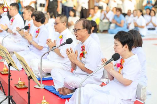 ภาพ No.343159:วันอาทิตย์ที่ 16 สิงหาคม พ.ศ.2569 พิธีตักบาตรพระ 10,000 รูป นานาชาติ ปีที่ 23 คณะสงฆ์ 4 ประเทศ 14 จังหวัดภาคใต้ น้อมถวายเป็นพุทธบูชา ทำบุญเพื่อแม่- พ่อ ณ ถนนนิพัทธ์อุทิศ 3 อ.หาดใหญ่ จ.สงขลา