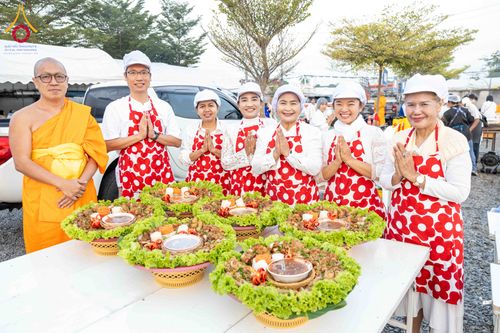 ภาพ No.296690:วันที่ 18 มกราคม พ.ศ. 2569 พิธีถวายภัตตาหารเป็นสังฆทาน แด่พระธรรมยาตรา ณ วัดโบสถ์บน ต.บางคูเวียง จ.นนทบุรี อนุสรณ์สถานลำดับที่ 4 สถานที่เกิดด้วยกายธรรม ในโครงการธรรมยาตรา กตัญญูบูชา มหาปูชนียาจารย์ พระมงคลเทพมุนี(สด จนฺทสโร) พระผู้ปราบมาร อนุสรณ์สถาน 7 แ