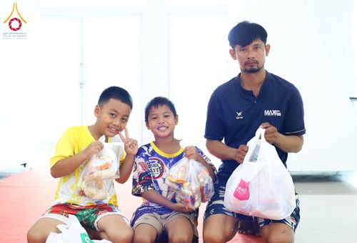 ภาพ No.320909:วันเสาร์ที่ 11 เมษายน พ.ศ.2569 พิธีตักบาตรฉลองสามเณรใหม่ ณ ศูนย์อบรมเยาวชนนครปฐม